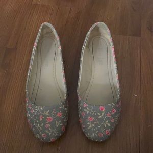 Grey floral pumps with a small heel